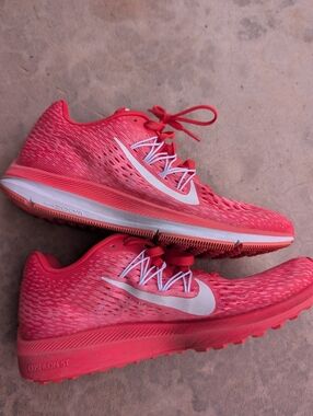 Nike Women’s Coral-Pink Athletic Running Shoes